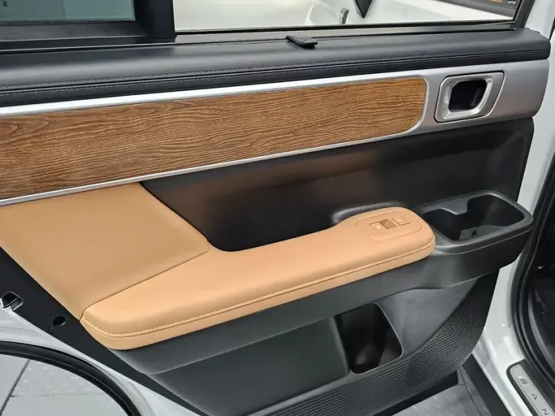 2025 Hyundai Santa Fe с пробегом 4 283 км