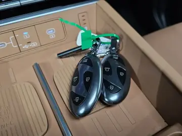 2025 Hyundai Santa Fe с пробегом 4 283 км
