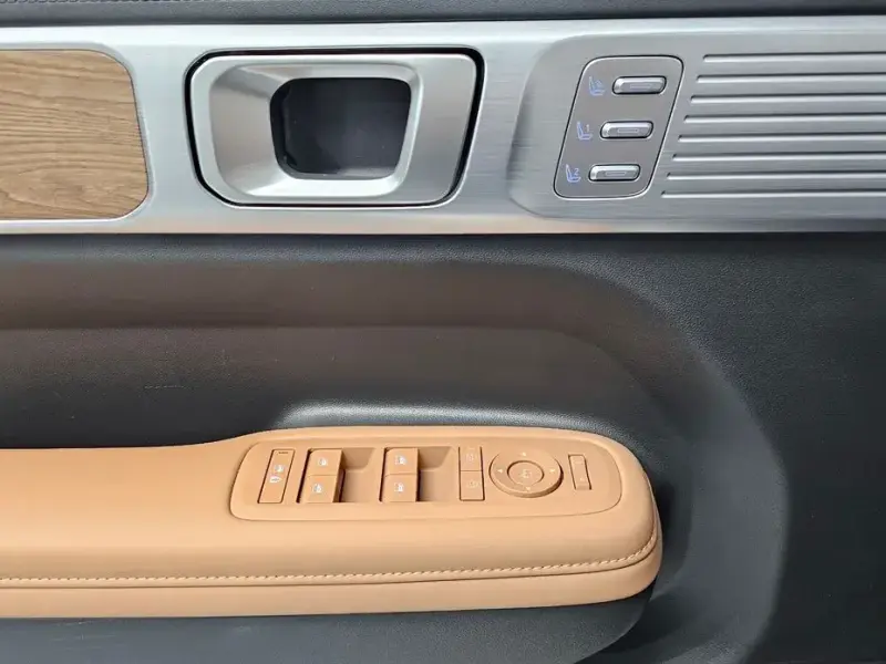 2025 Hyundai Santa Fe с пробегом 4 283 км