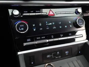 2024 Hyundai Santa Fe с пробегом 9 327 км