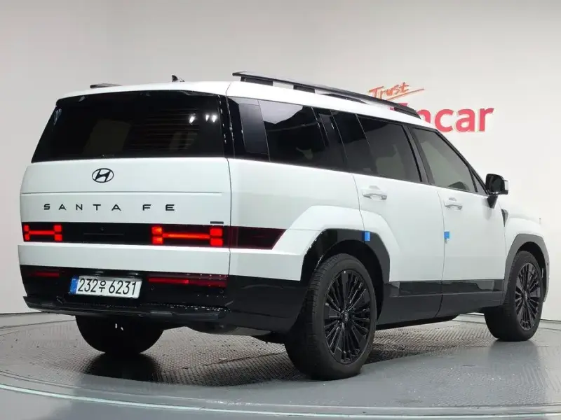 2025 Hyundai Santa Fe с пробегом 9 221 км