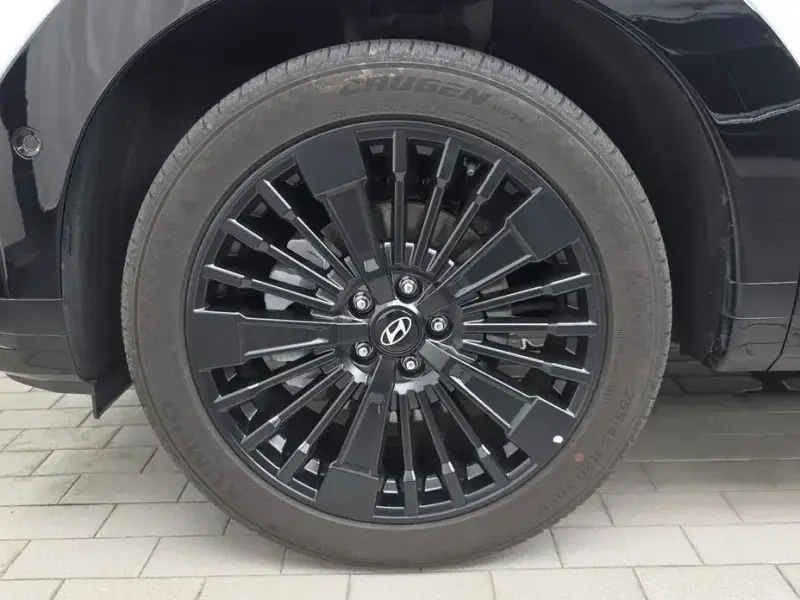 2025 Hyundai Santa Fe с пробегом 9 221 км