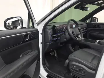 2025 Hyundai Santa Fe с пробегом 9 221 км