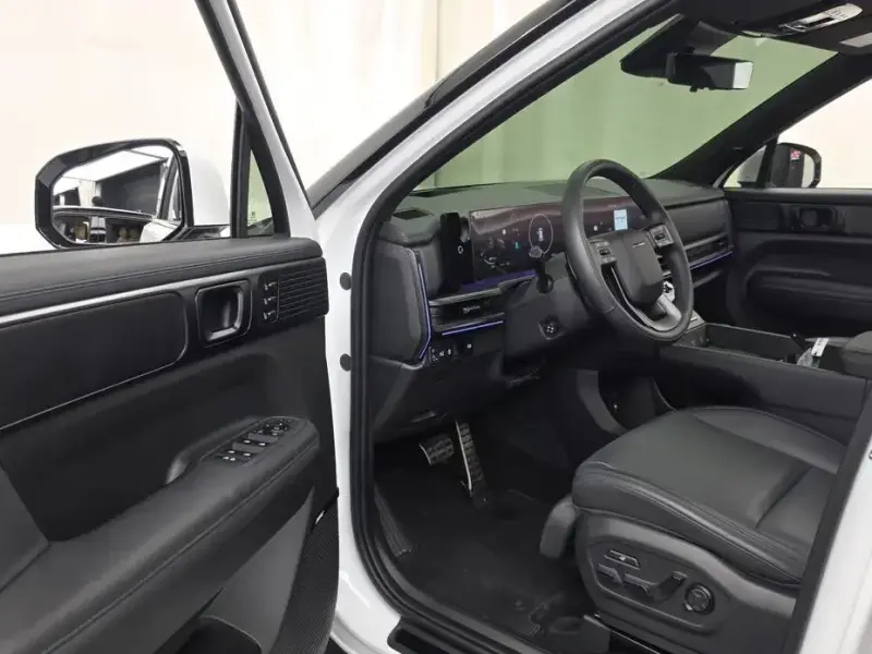 2025 Hyundai Santa Fe с пробегом 9 221 км