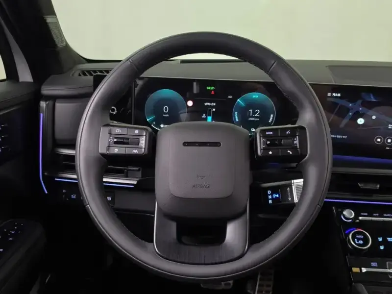 2025 Hyundai Santa Fe с пробегом 9 221 км