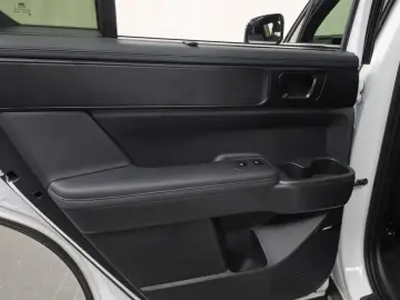 2025 Hyundai Santa Fe с пробегом 9 221 км