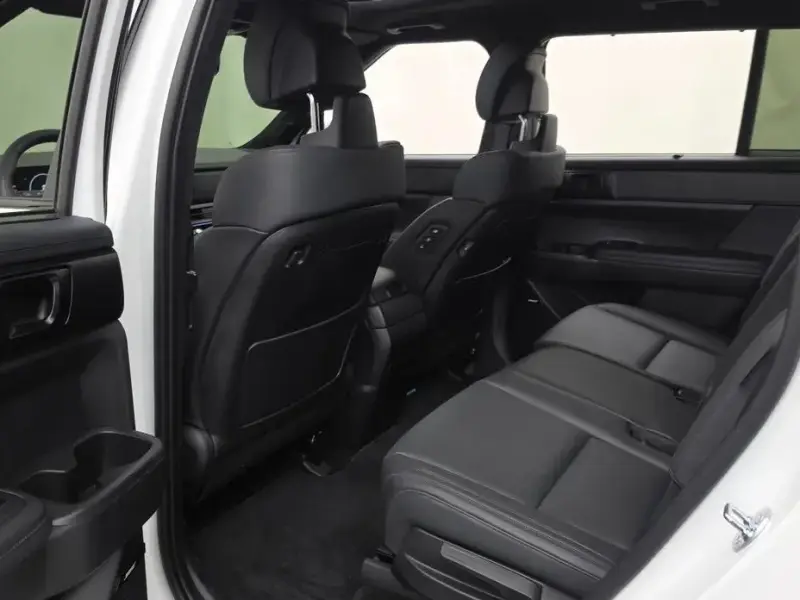 2025 Hyundai Santa Fe с пробегом 9 221 км