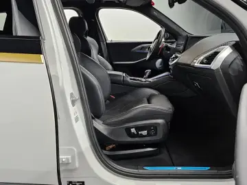 2023 BMW XM с пробегом 30 218 км