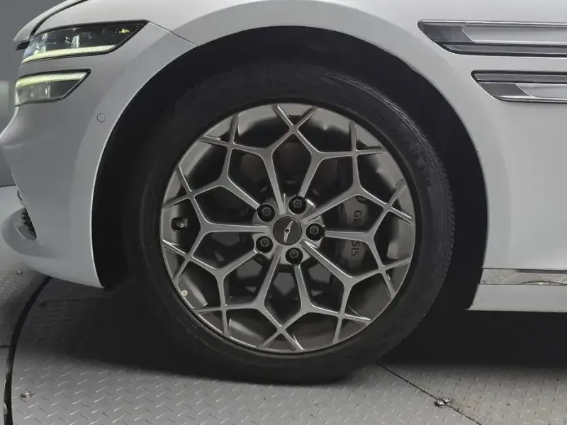 2023 Genesis G80 с пробегом 16 061 км