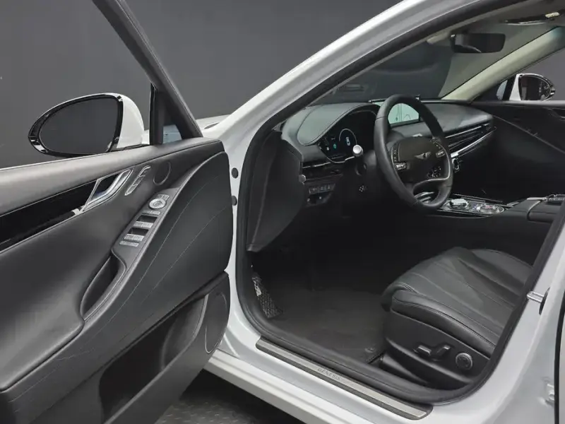 2023 Genesis G80 с пробегом 16 061 км