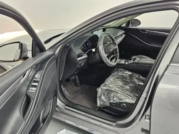 2023 Genesis G80 с пробегом 26 649 км