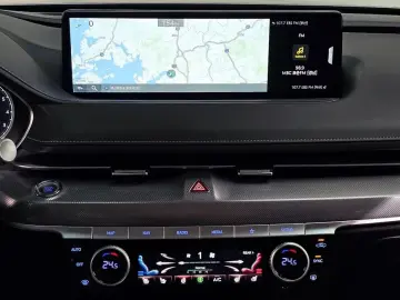 2023 Genesis G80 с пробегом 26 649 км