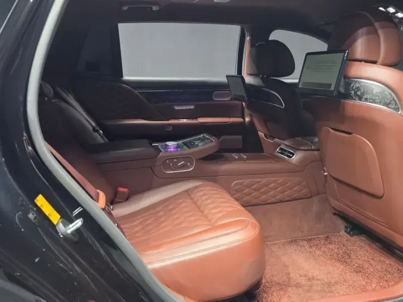 2023 Genesis G90 с пробегом 77 327 км
