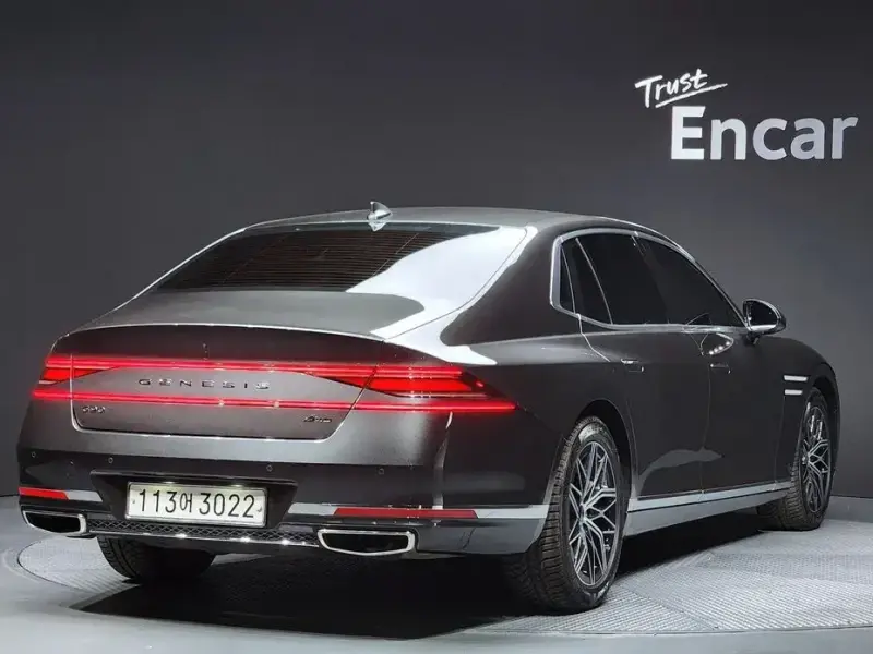 2023 Genesis G90 с пробегом 75 992 км