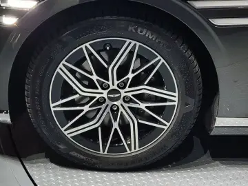 2023 Genesis G90 с пробегом 75 992 км
