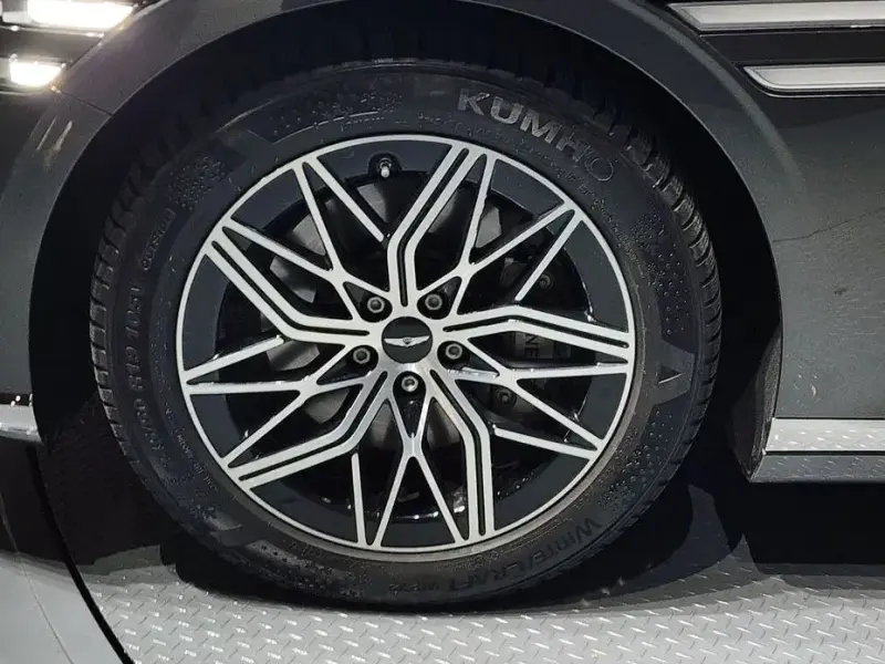 2023 Genesis G90 с пробегом 75 992 км