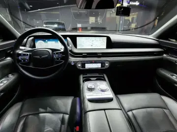 2023 Genesis G90 с пробегом 75 992 км