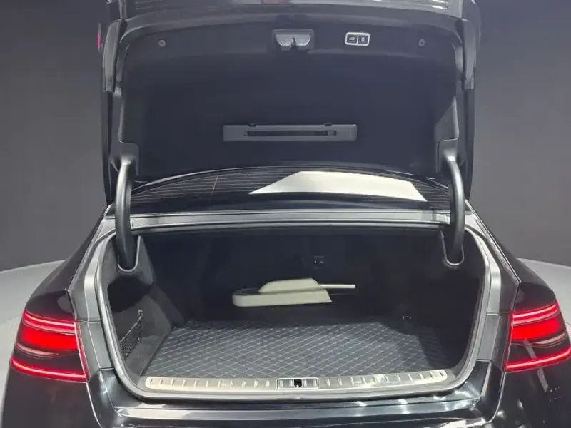 2023 Genesis G90 с пробегом 77 327 км