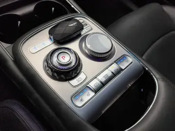 2023 Genesis G90 с пробегом 75 992 км