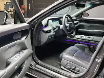 2023 Genesis G90 с пробегом 75 992 км