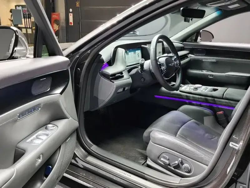 2023 Genesis G90 с пробегом 75 992 км