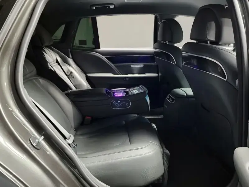 2023 Genesis G90 с пробегом 75 992 км