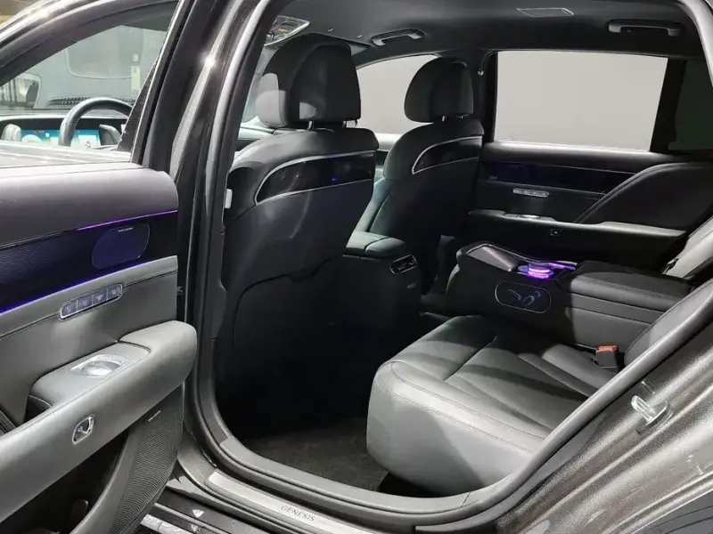 2023 Genesis G90 с пробегом 75 992 км