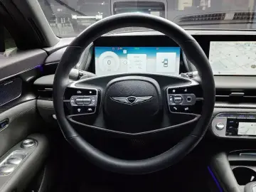 2023 Genesis G90 с пробегом 75 992 км