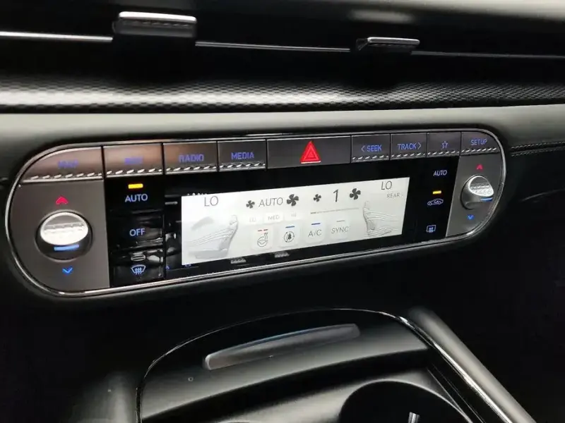 2023 Genesis G90 с пробегом 75 992 км