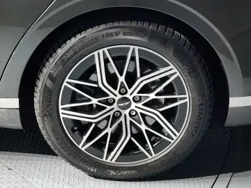 2023 Genesis G90 с пробегом 75 992 км