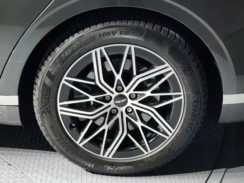 2023 Genesis G90 с пробегом 75 992 км