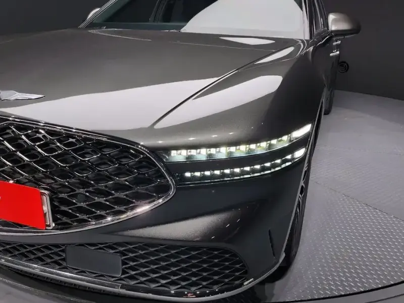 2023 Genesis G90 с пробегом 75 992 км