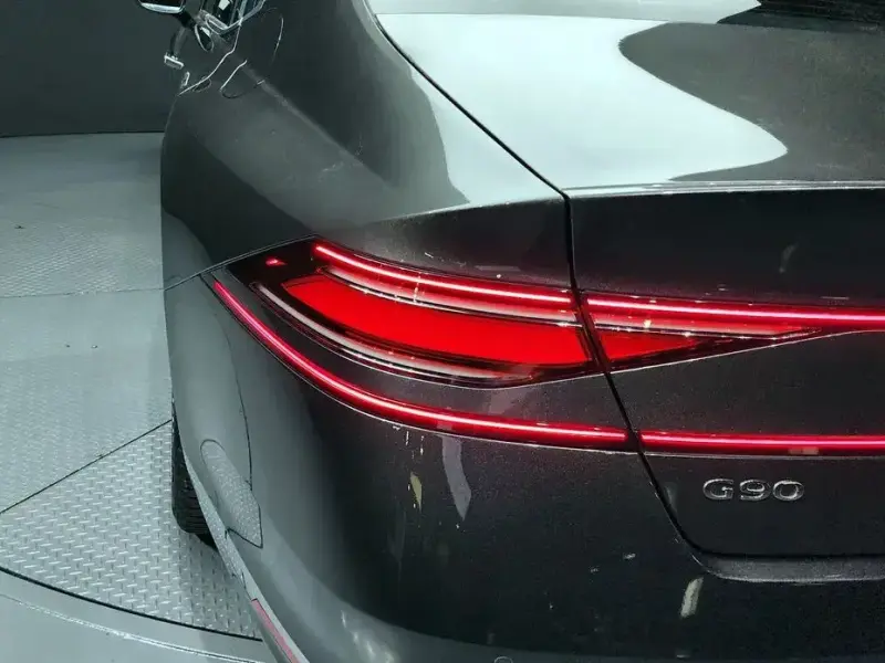 2023 Genesis G90 с пробегом 75 992 км