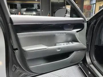 2023 Genesis G90 с пробегом 75 992 км