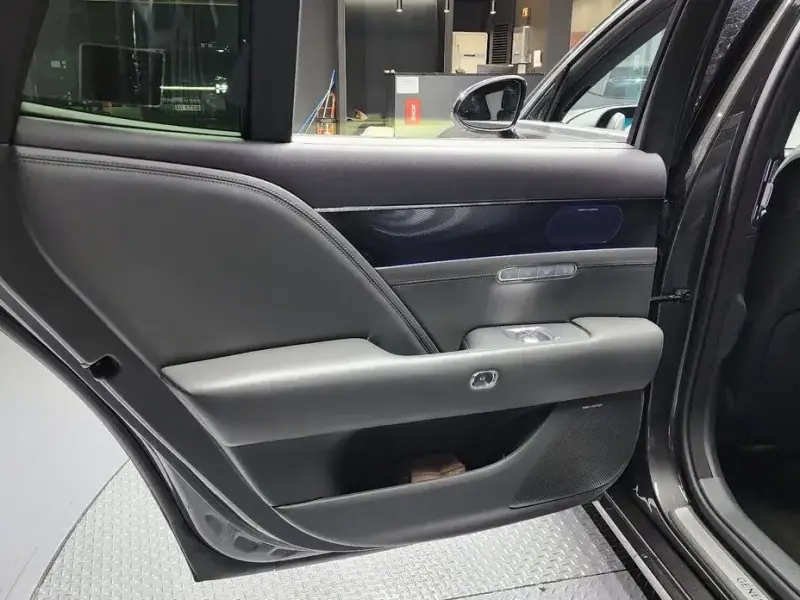 2023 Genesis G90 с пробегом 75 992 км