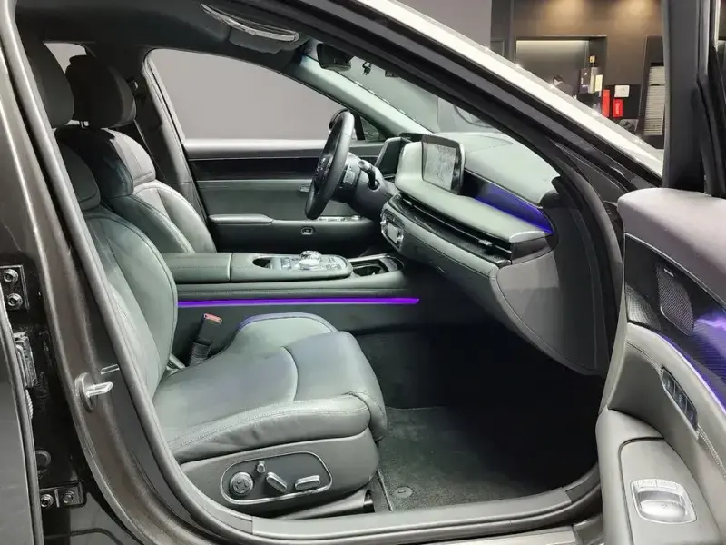 2023 Genesis G90 с пробегом 75 992 км