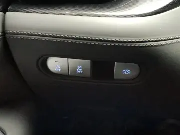 2023 Genesis G90 с пробегом 75 992 км