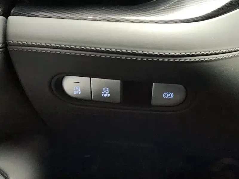 2023 Genesis G90 с пробегом 75 992 км