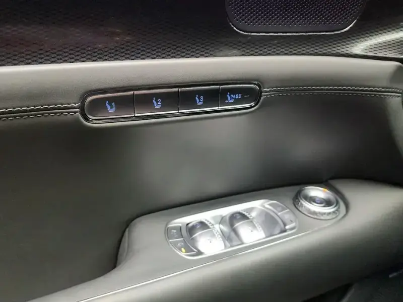 2023 Genesis G90 с пробегом 75 992 км