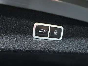2023 Genesis G90 с пробегом 75 992 км