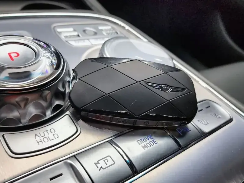 2023 Genesis G90 с пробегом 75 992 км