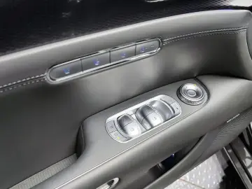 2023 Genesis G90 с пробегом 75 992 км