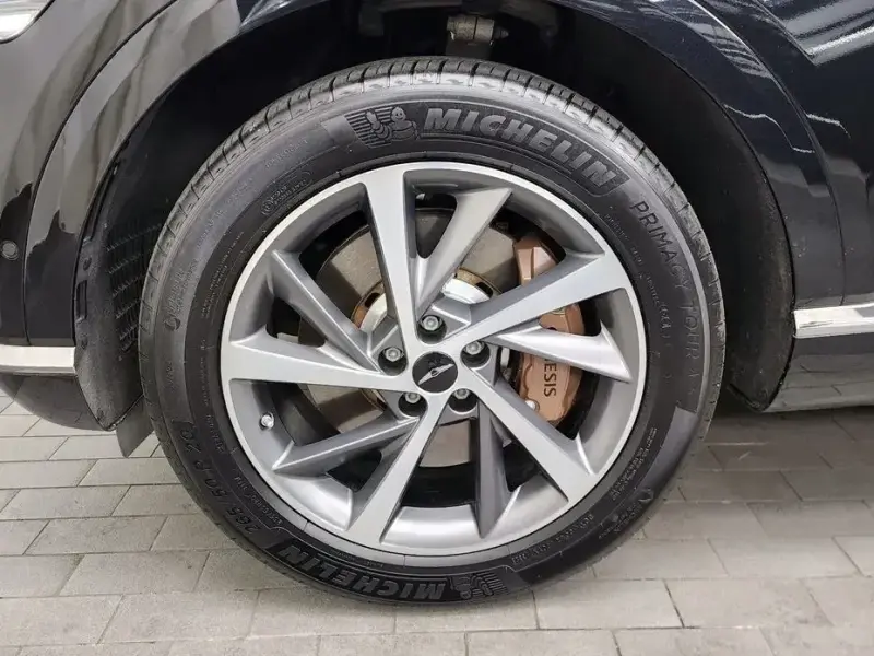 2023 Genesis GV80 с пробегом 18 290 км