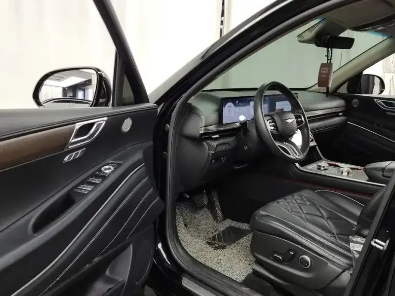2023 Genesis GV80 с пробегом 18 290 км