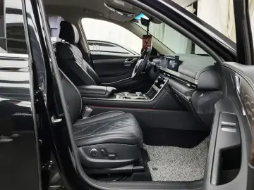 2023 Genesis GV80 с пробегом 18 290 км