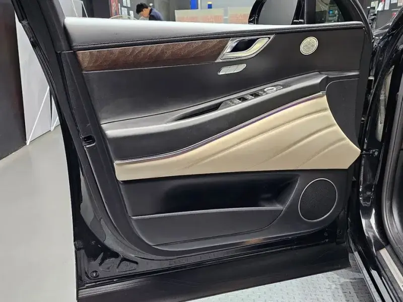 2023 Genesis GV80 с пробегом 45 325 км