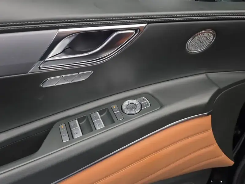 2023 Genesis GV80 с пробегом 35 973 км