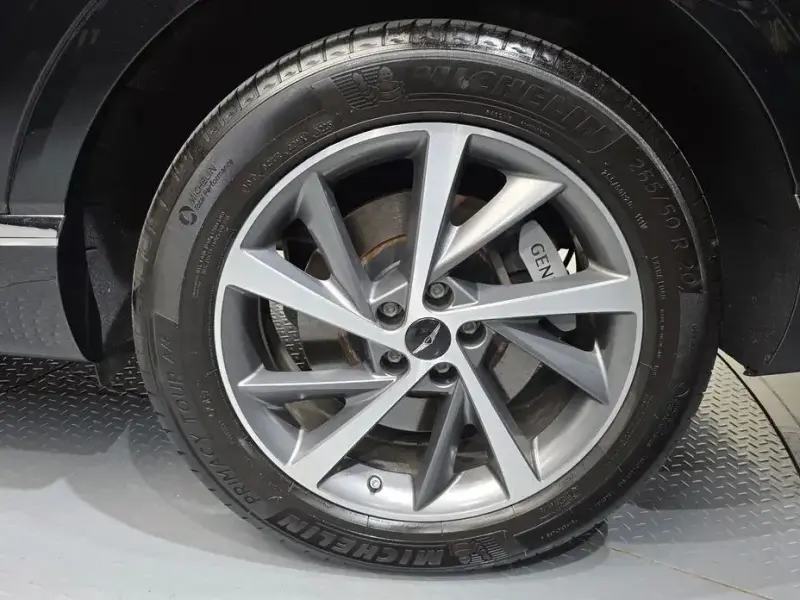 2023 Genesis GV80 с пробегом 35 973 км
