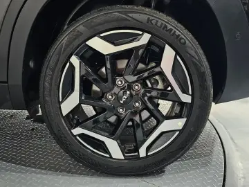 2025 Kia Seltos с пробегом 18 985 км