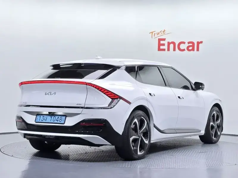 2023 Kia EV6 с пробегом 58 374 км
